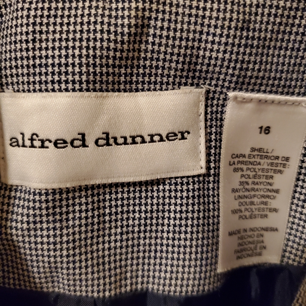 Blazer - Picture 2 of 2